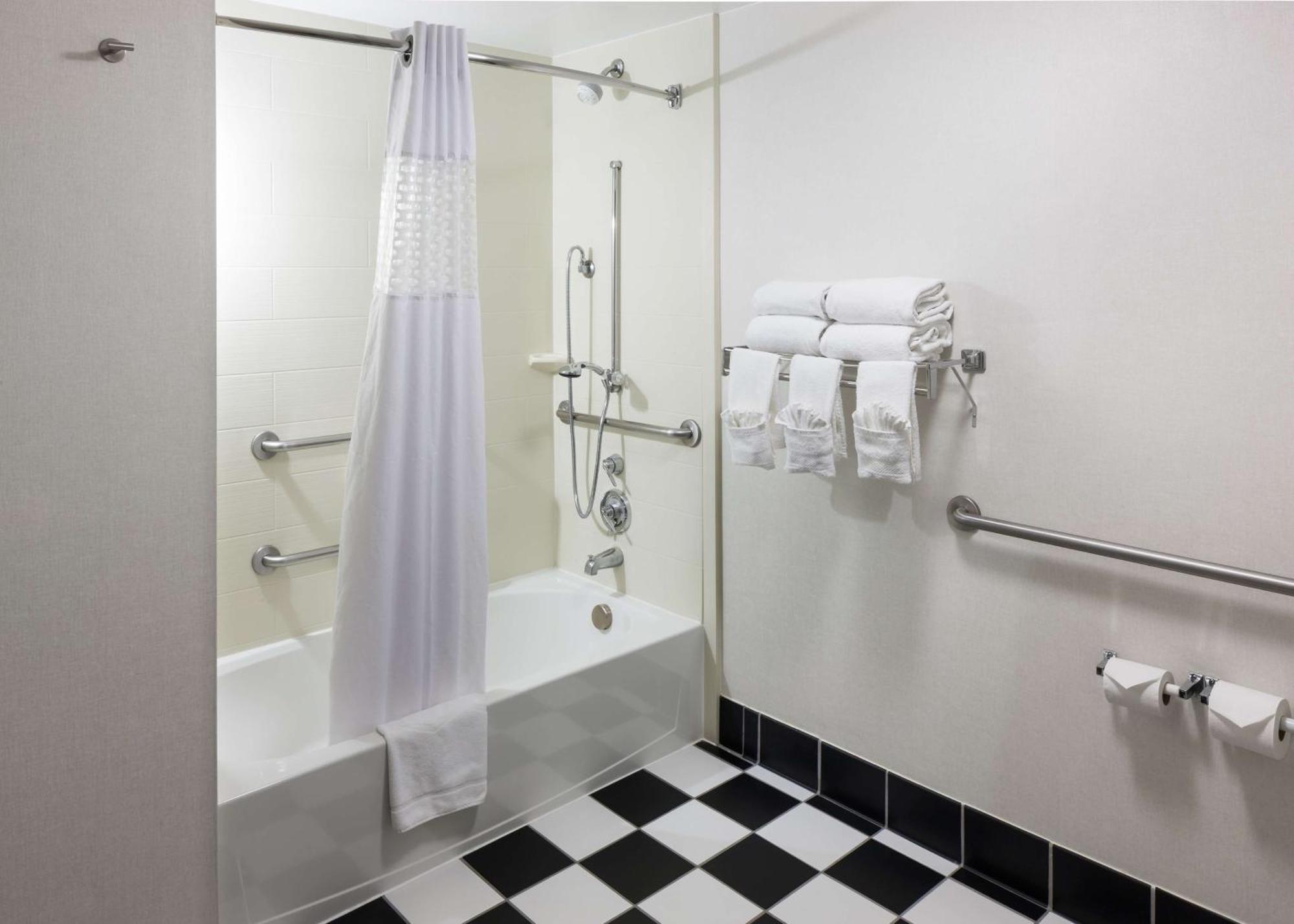 Hampton Downtown 3*