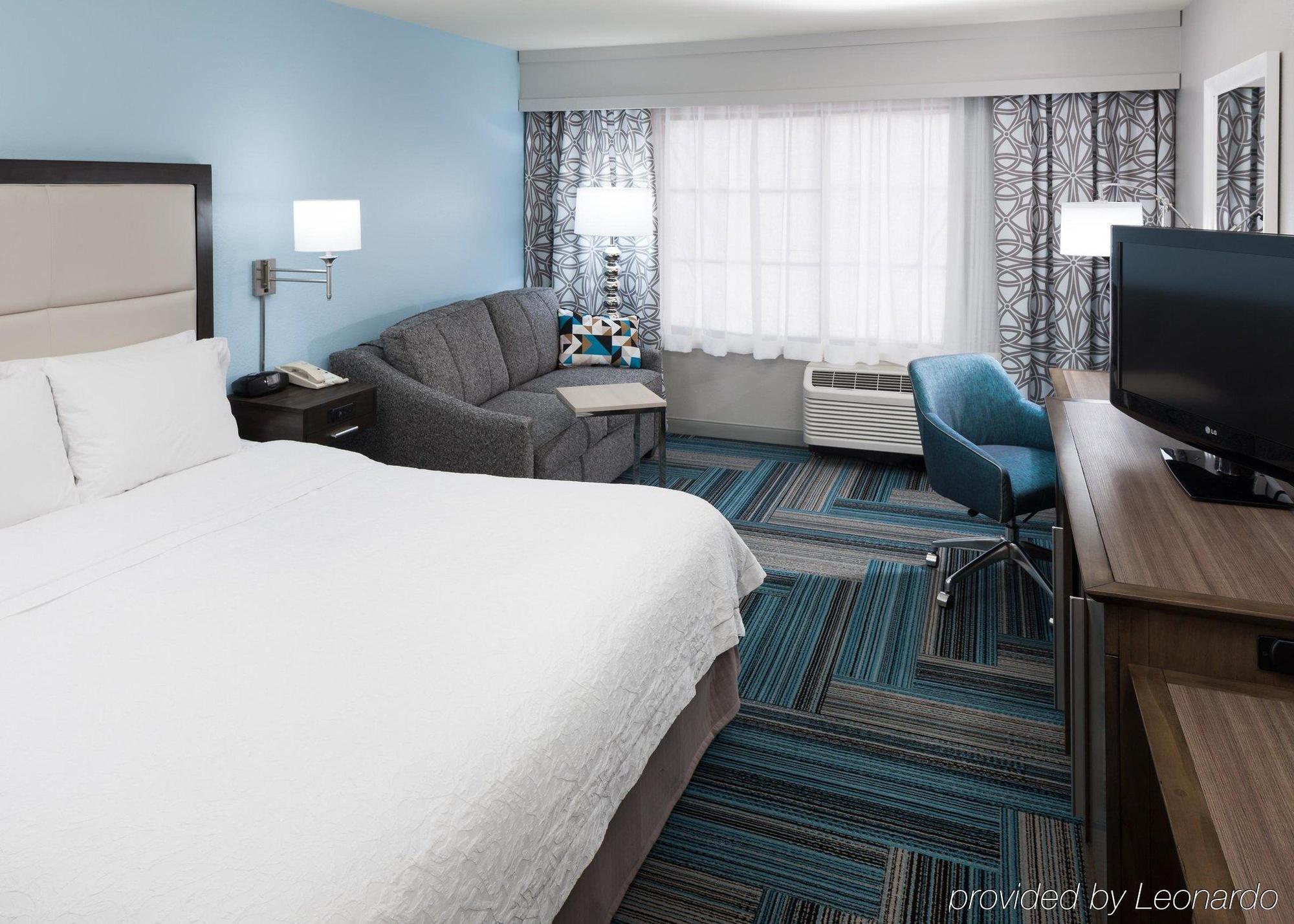 Hampton Downtown 3*