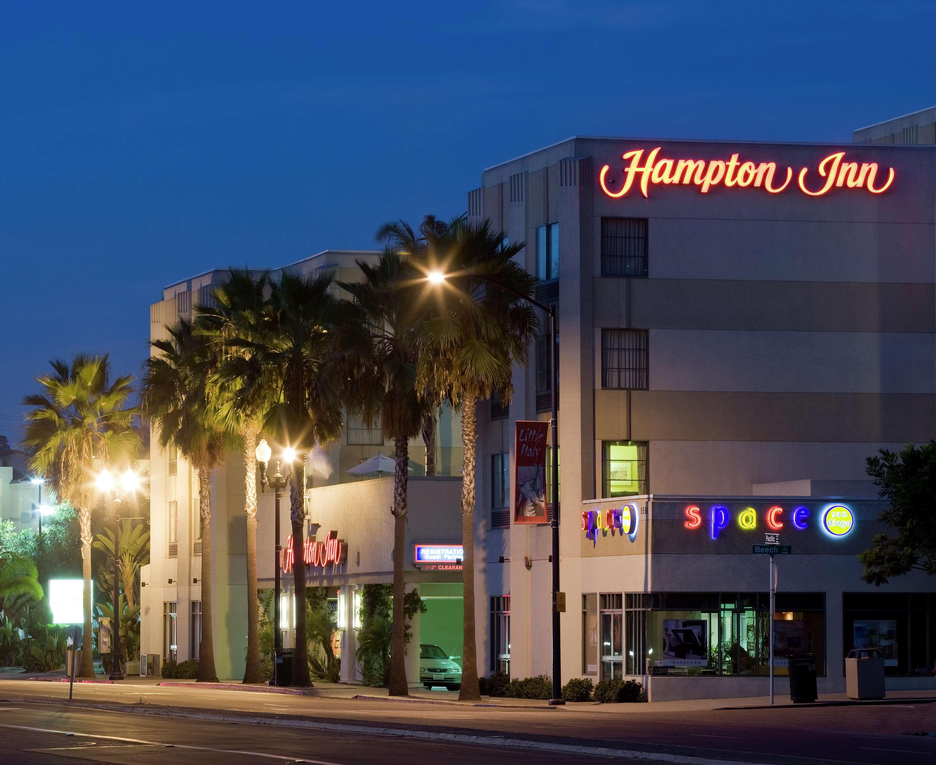 Hampton Downtown 3*