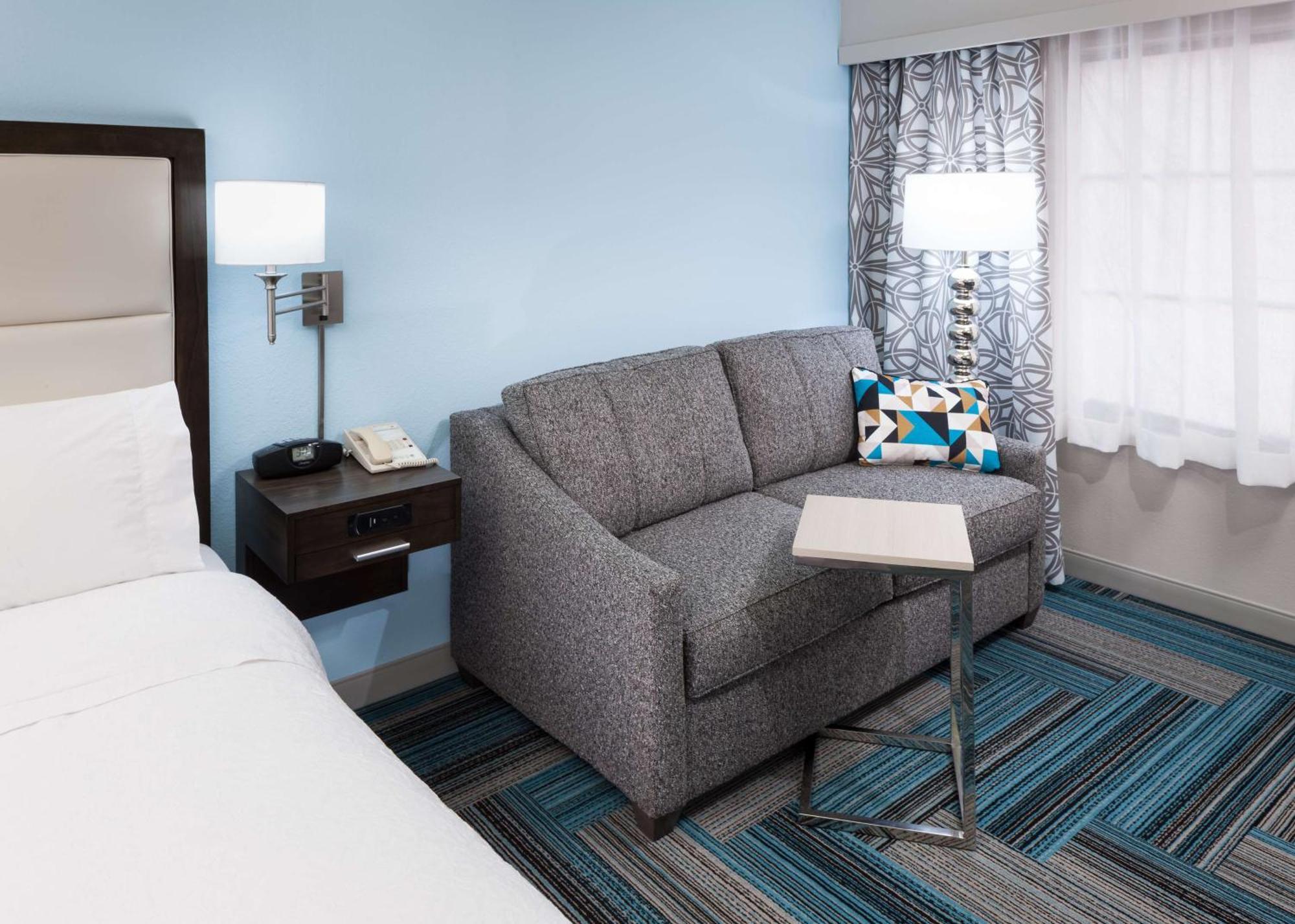 Hampton Downtown 3*