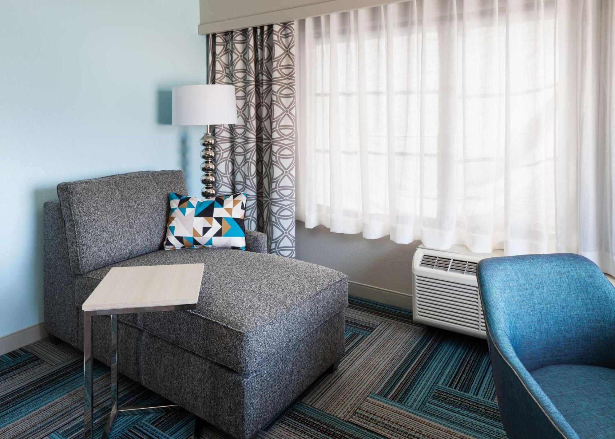 Hampton Downtown 3*