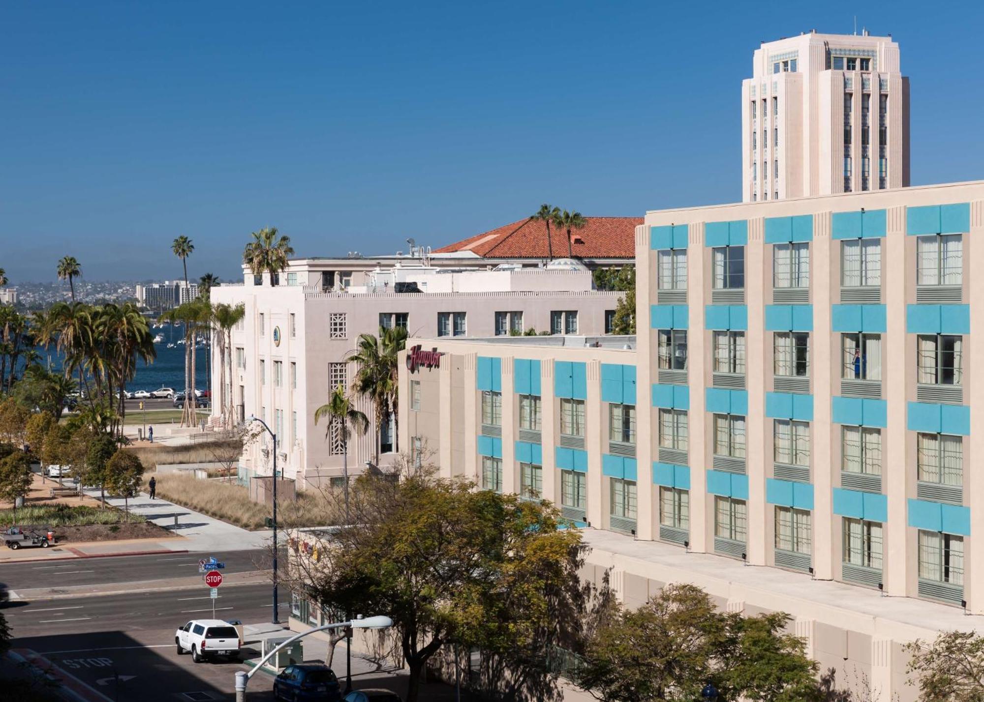 Hampton Downtown 3*
